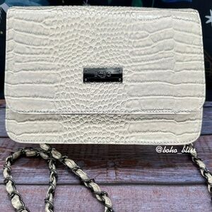Elegant Cream Croc-Embossed Shoulder Bag